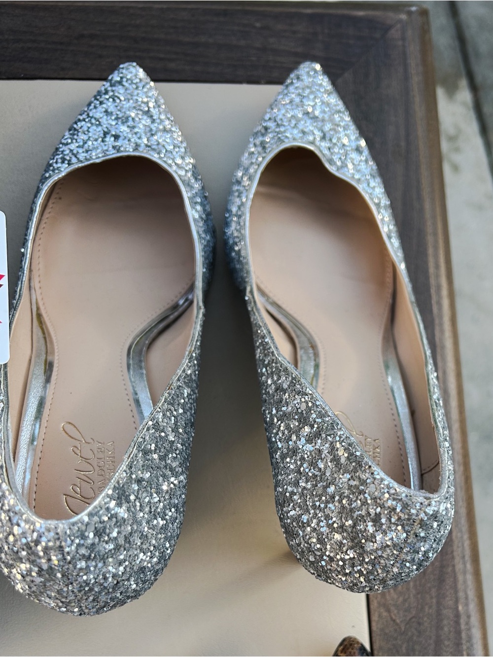 Gorgeous Dee Keller silver glitter pumps 8.5 made in Italy never worn